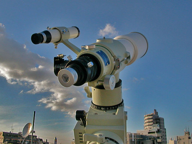  Takahashi refractor with a 90mm diameter fluorite objective